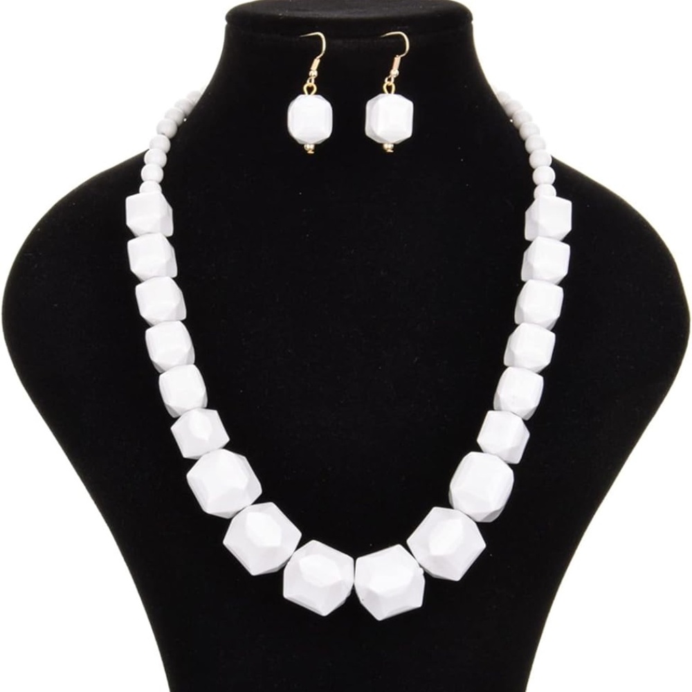 NWOT White Beads Necklace Dangle Earrings White Chunky Choker Acrylic African